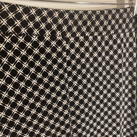 🖤 Black & White Geometric Maxi Skirt - Picture 2 of 3